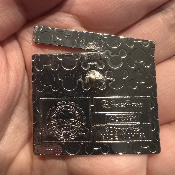 Disney Hollywood Studios Pixar CARS - CLAPBOARD Pin - Picture 2 of 3